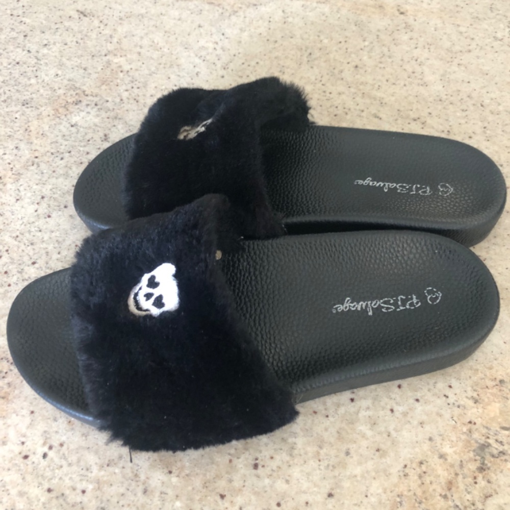 PJ Salvage Skull Faux Fur Slipper Slides Black W/ White Skulls - Picture 5 of 9